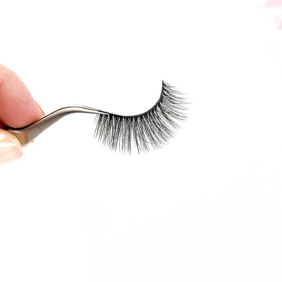 Violet Natural Full & Long Volume False Lashes - Picture 6 of 13